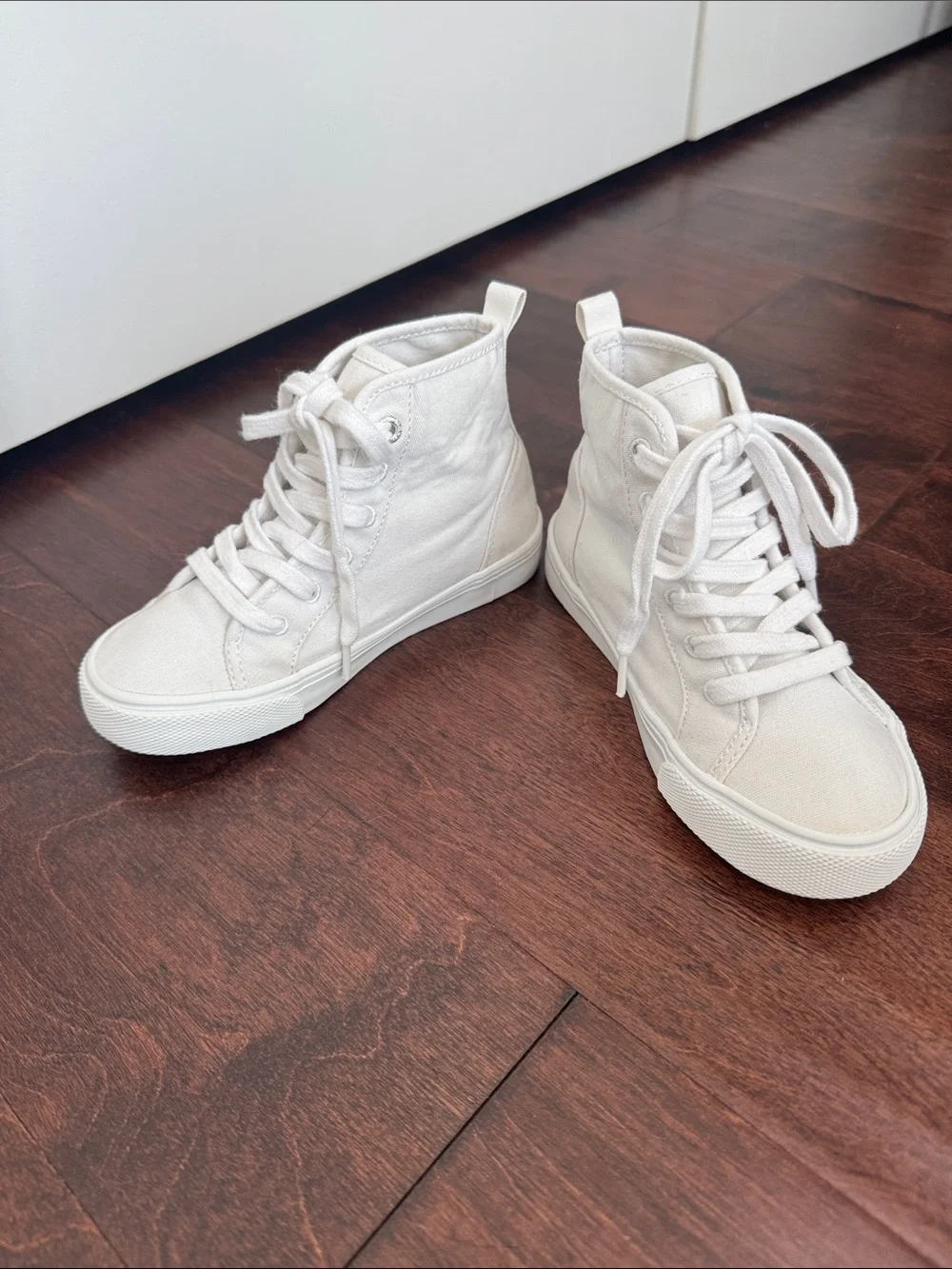 Old Navy White High Tops Shoes Casual Chic Fashion Sneakers, size 12